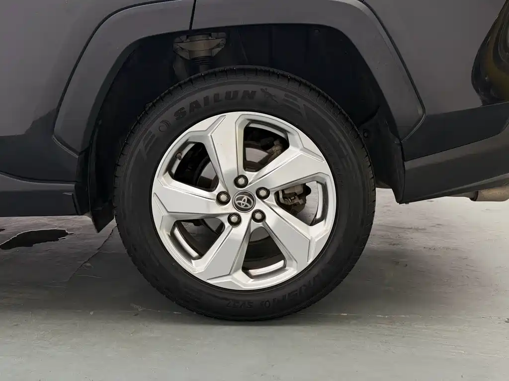 Toyota RAV4 — миниатюра 13