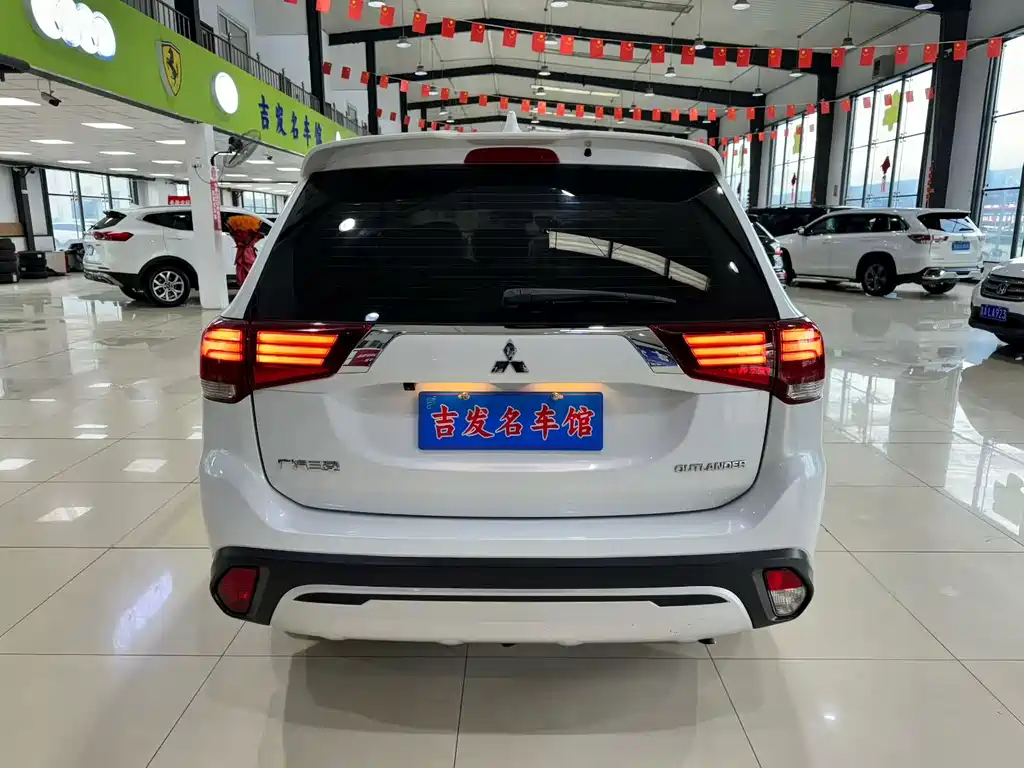 MITSUBISHI OUTLANDER