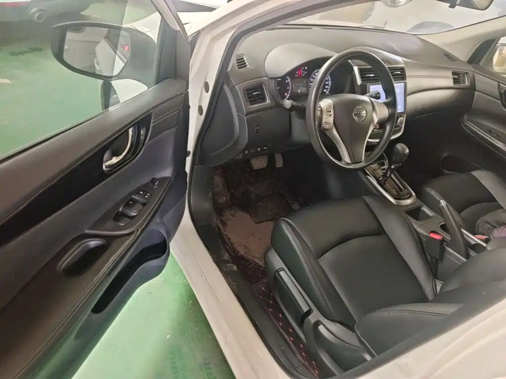 Nissan Tiida — миниатюра 12