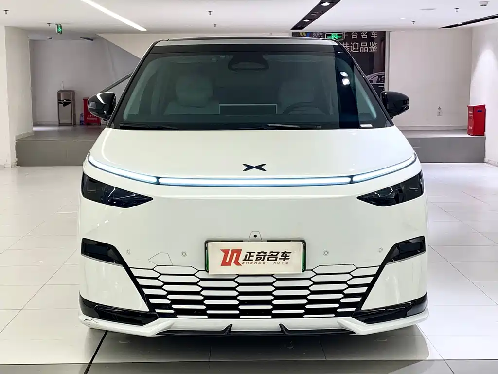 XPeng X9 — миниатюра 5