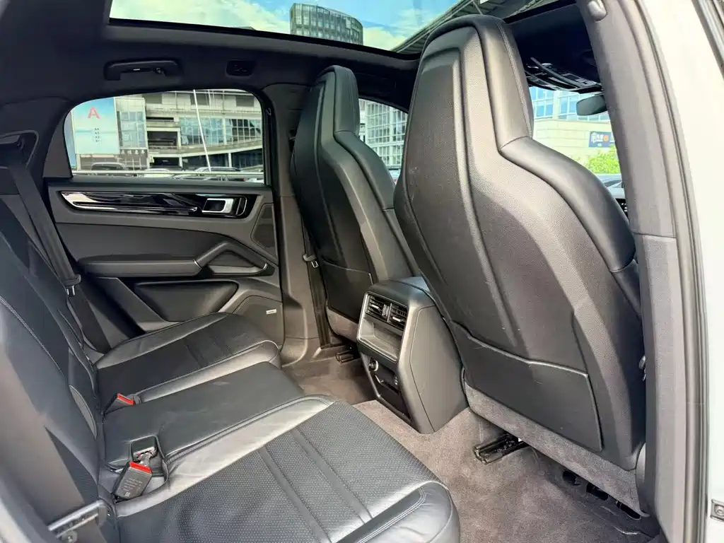 Porsche Cayenne — миниатюра 14