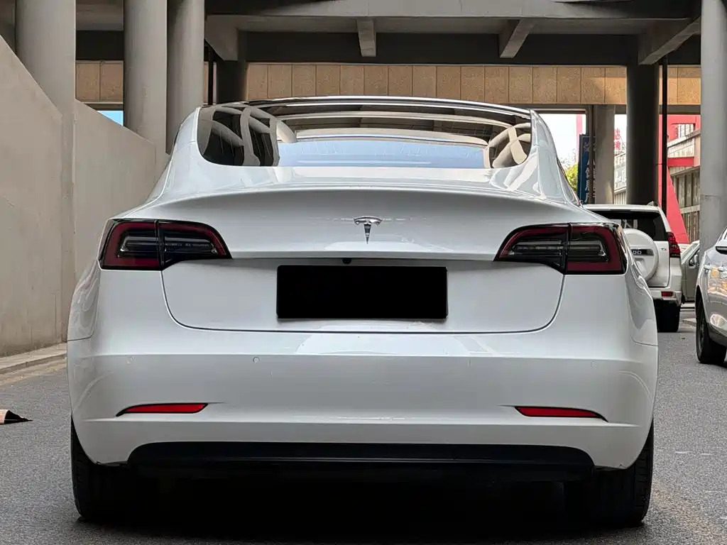 Tesla Model 3 — миниатюра 4