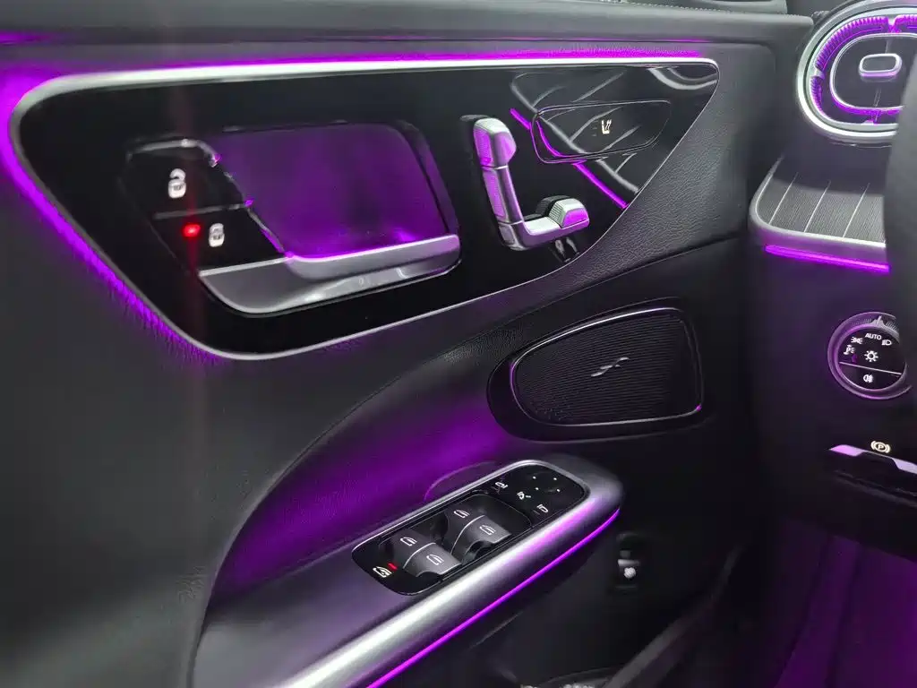 Mercedes-Benz C-Class — миниатюра 23