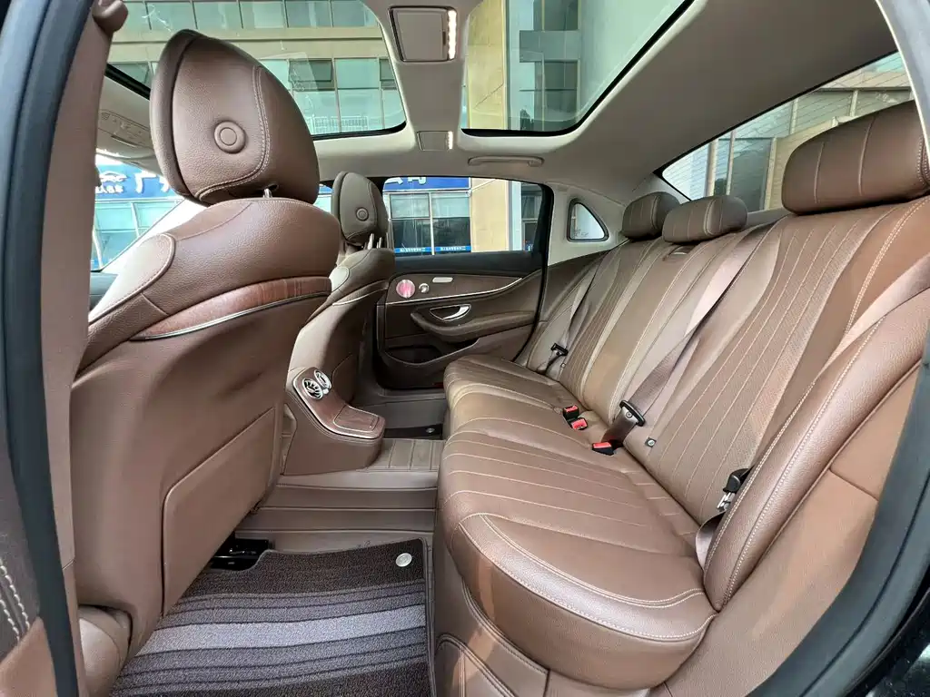 Mercedes-Benz E-Class — миниатюра 6
