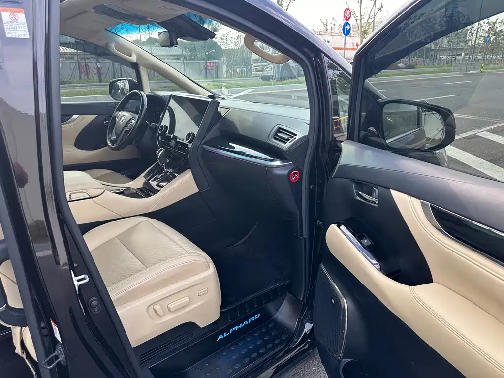Toyota Vellfire — миниатюра 9
