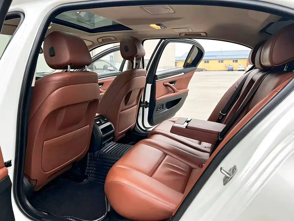 BMW 5 Series — миниатюра 8