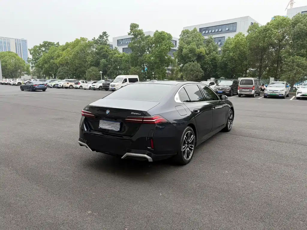 BMW 5 Series — миниатюра 9