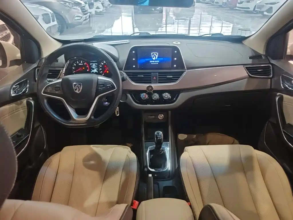 Baojun 310W — миниатюра 10