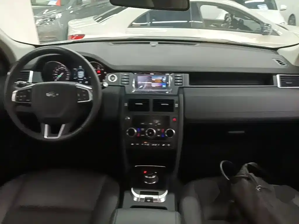 Land Rover Discovery Sport — миниатюра 10