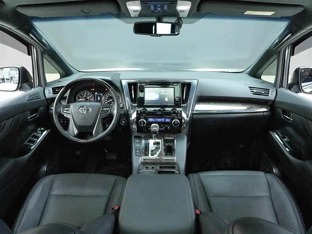 Toyota Alphard — миниатюра 6