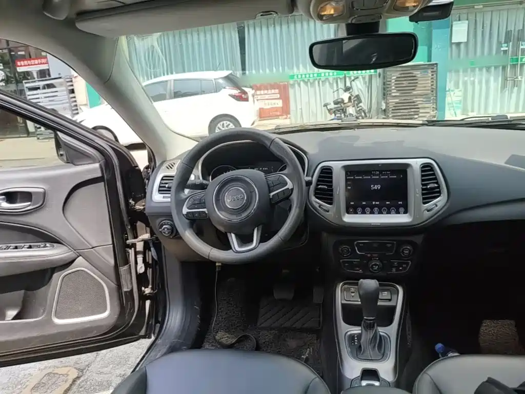 Jeep Compass — миниатюра 11
