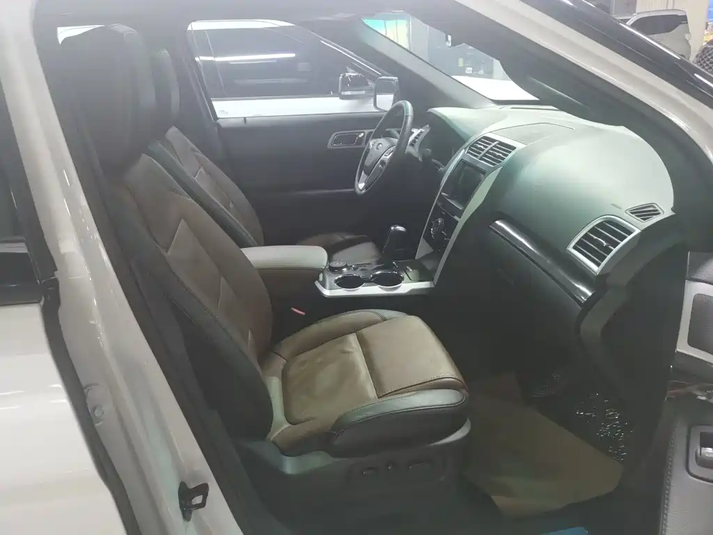 Ford Explorer (Import) — миниатюра 2
