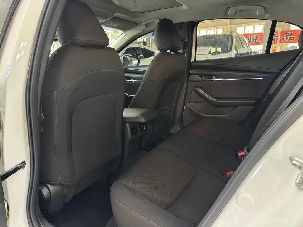 Mazda 3 Axela — миниатюра 8