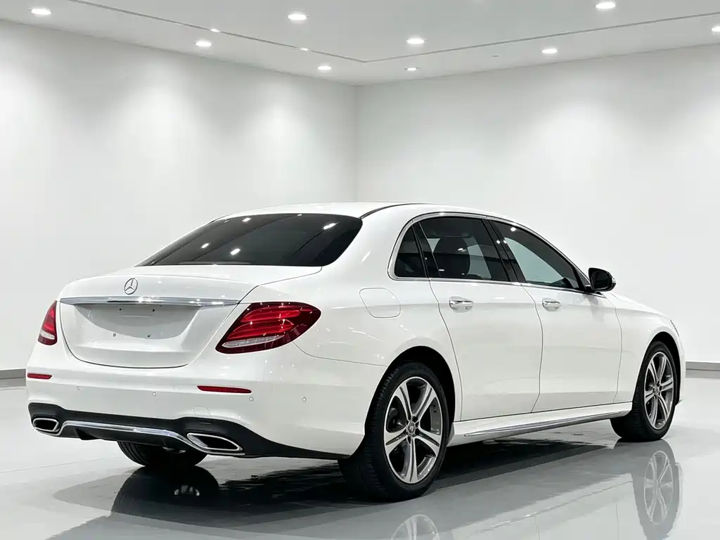 Mercedes-Benz E-Class — миниатюра 4