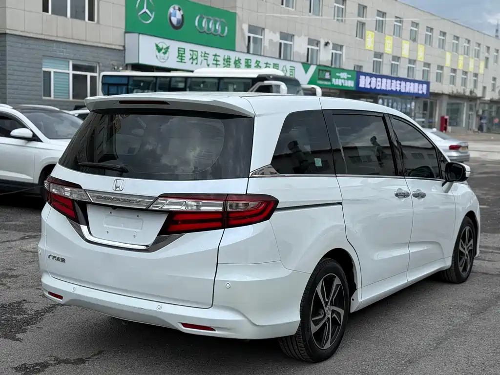 Honda Odyssey 2.4L Luxury Edition, фото 5