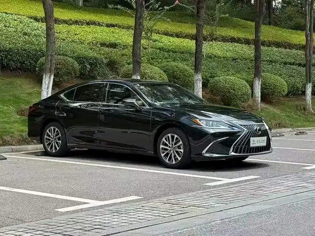 2024 Lexus ES