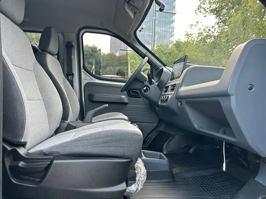 Wuling Yangguang — миниатюра 6