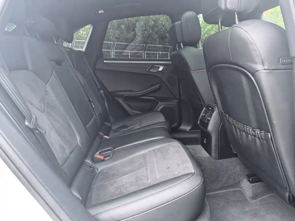 Porsche Macan — миниатюра 14