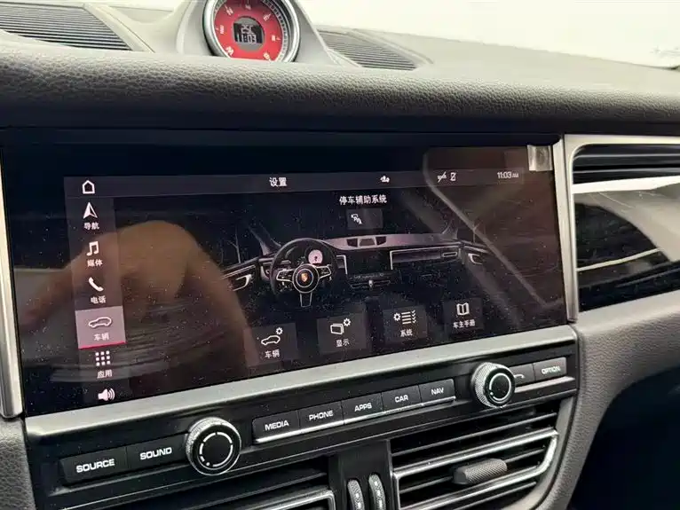 Porsche Macan — миниатюра 11