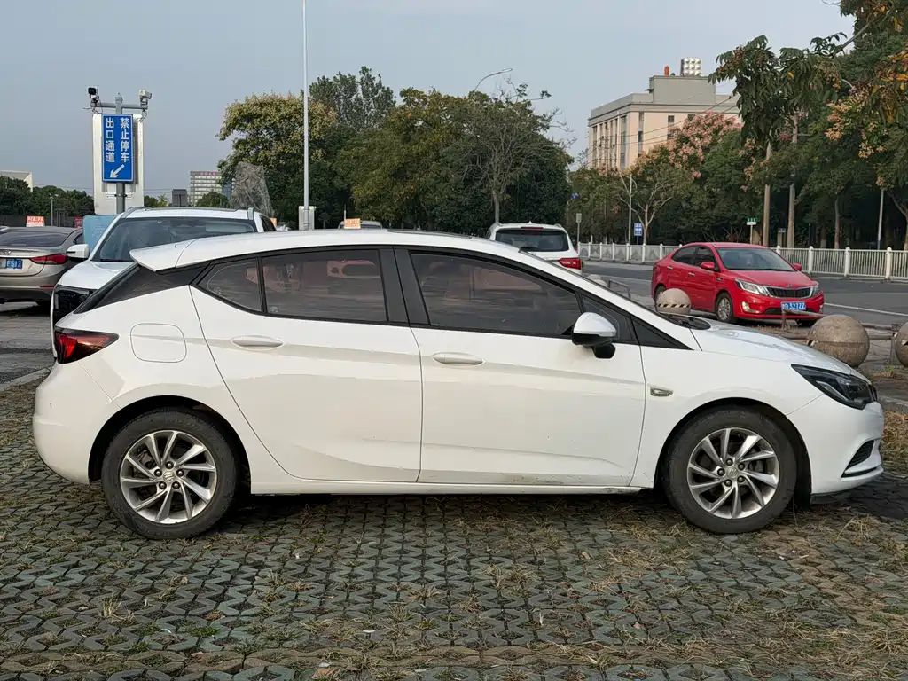 Buick Verano — миниатюра 15