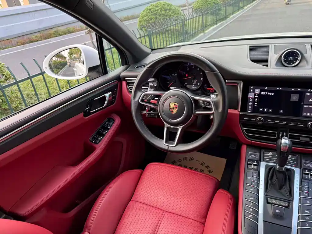 Porsche Macan — миниатюра 9