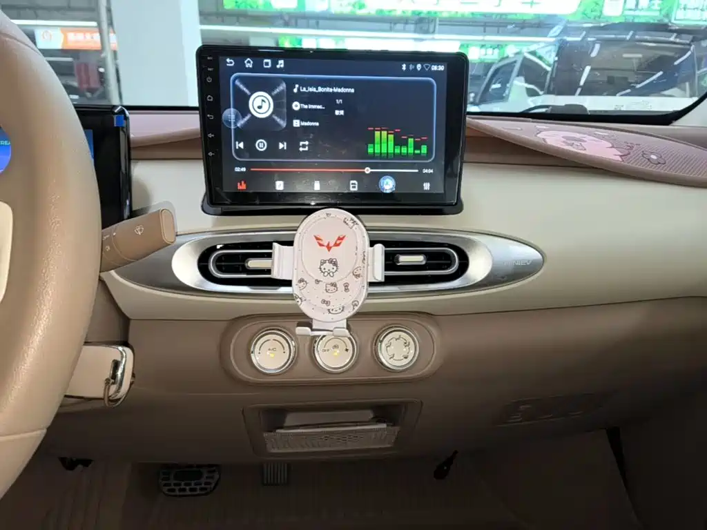 Wuling MINIEV — миниатюра 13