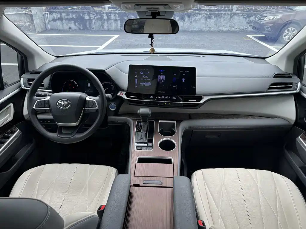 Toyota Sienna — миниатюра 5