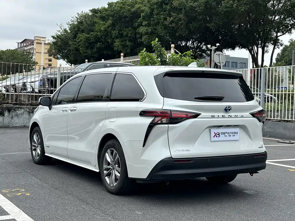 Toyota Sienna — миниатюра 16
