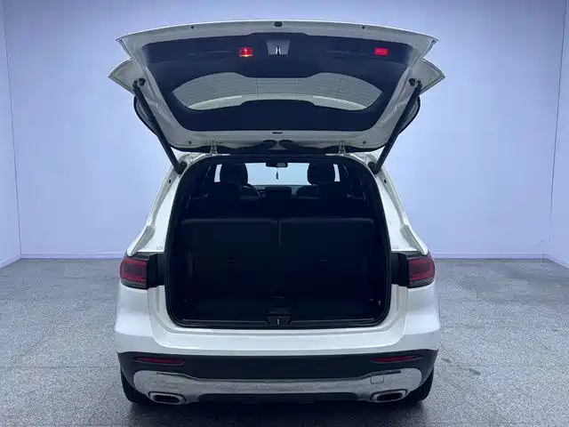 Mercedes-Benz GLB — миниатюра 11