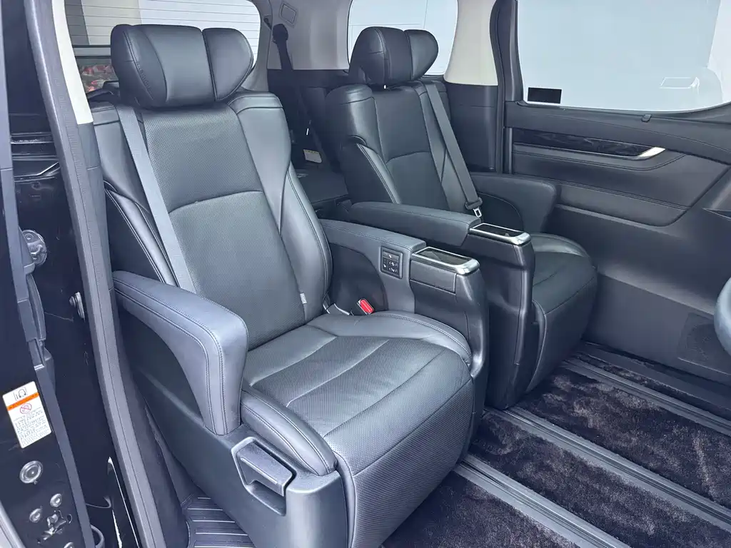 Toyota Vellfire — миниатюра 13