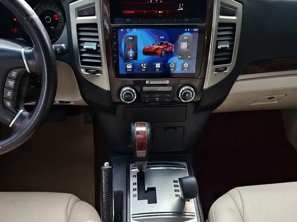 Mitsubishi Pajero (Import) — миниатюра 10