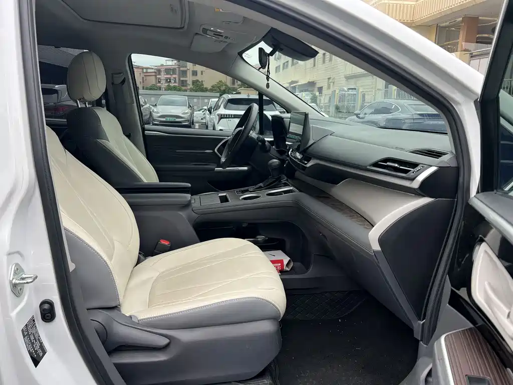 Toyota Sienna — миниатюра 13