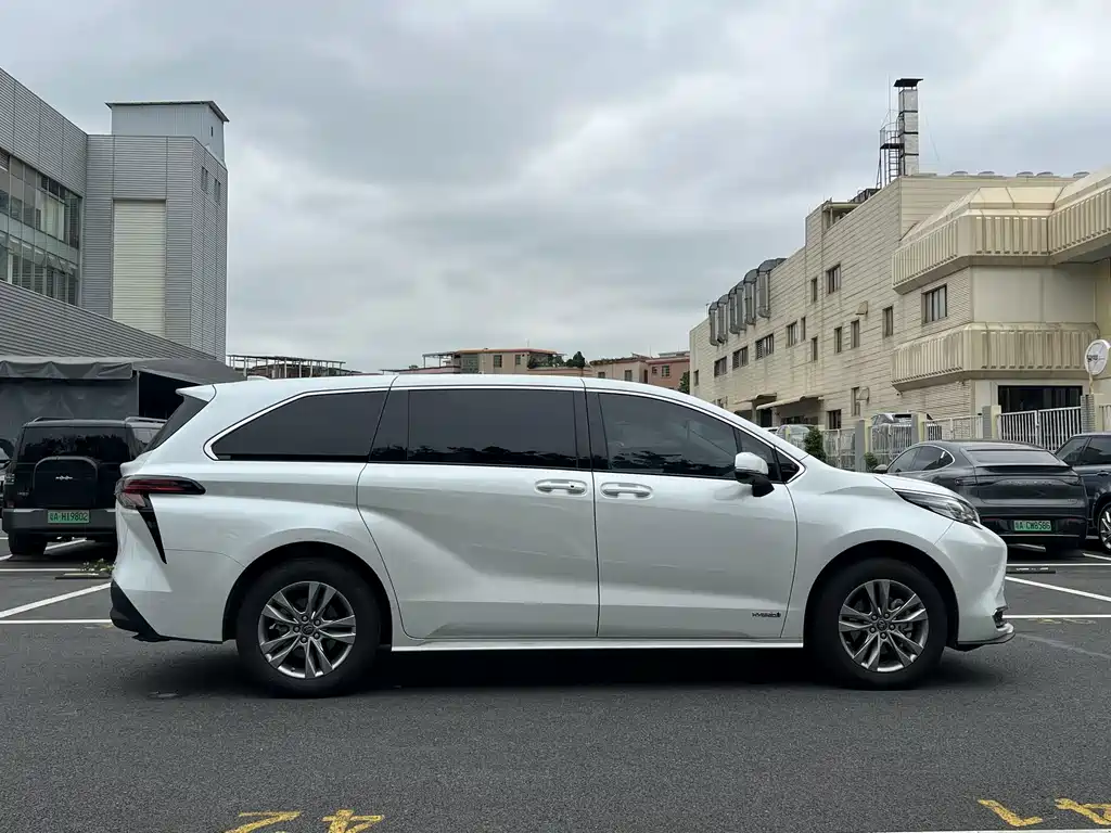 Toyota Sienna — миниатюра 15