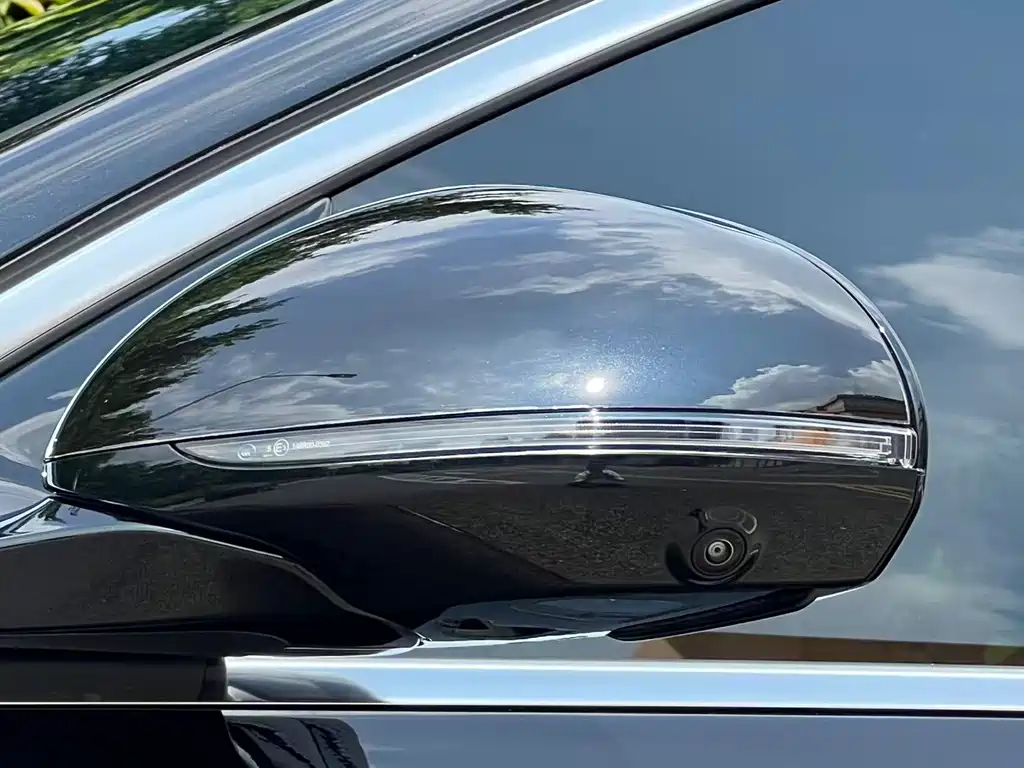 Mercedes-Benz E-Class — миниатюра 13