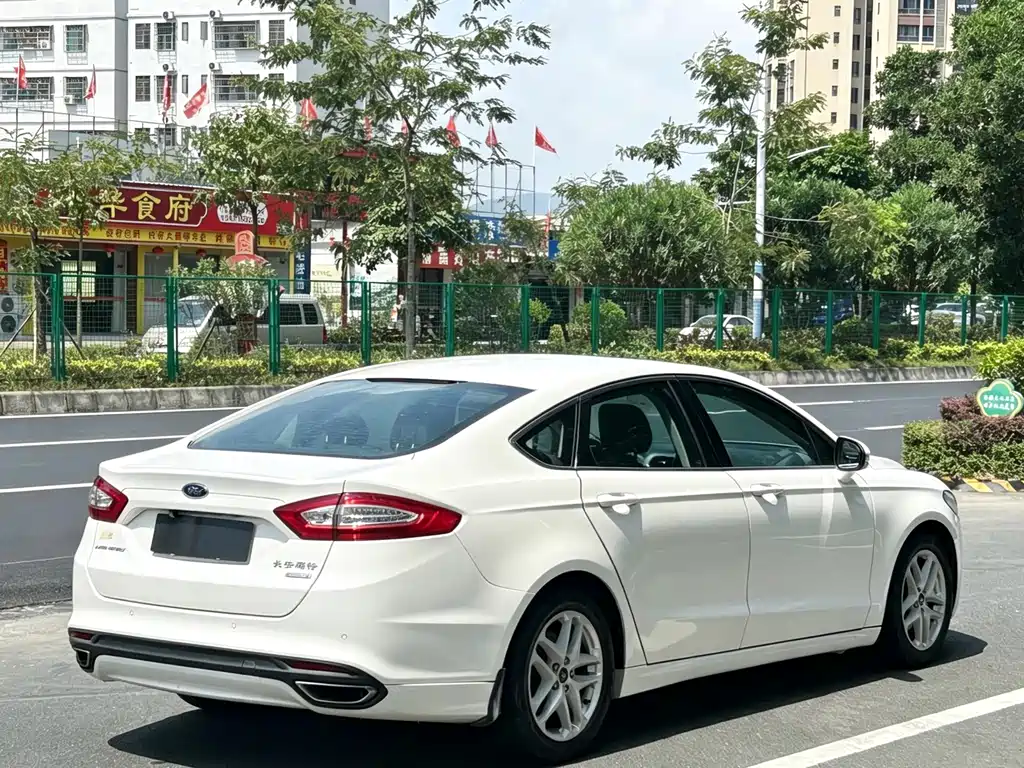 Ford Mondeo — миниатюра 9