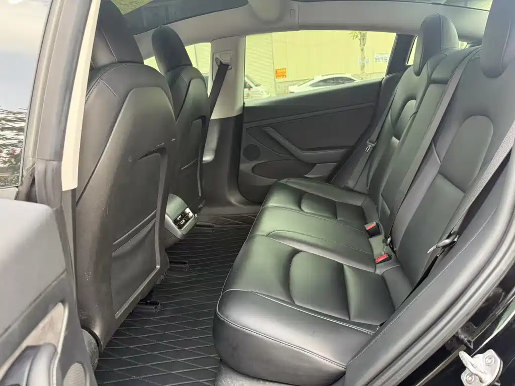 Tesla Model 3 — миниатюра 9