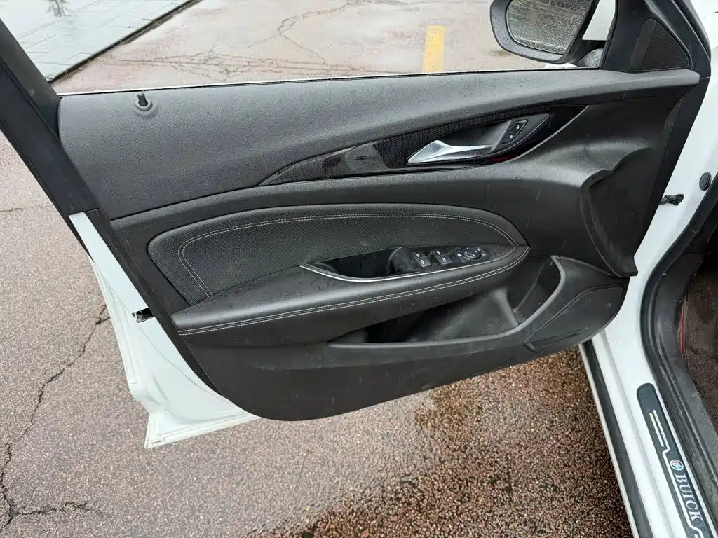 Buick Regal — миниатюра 6