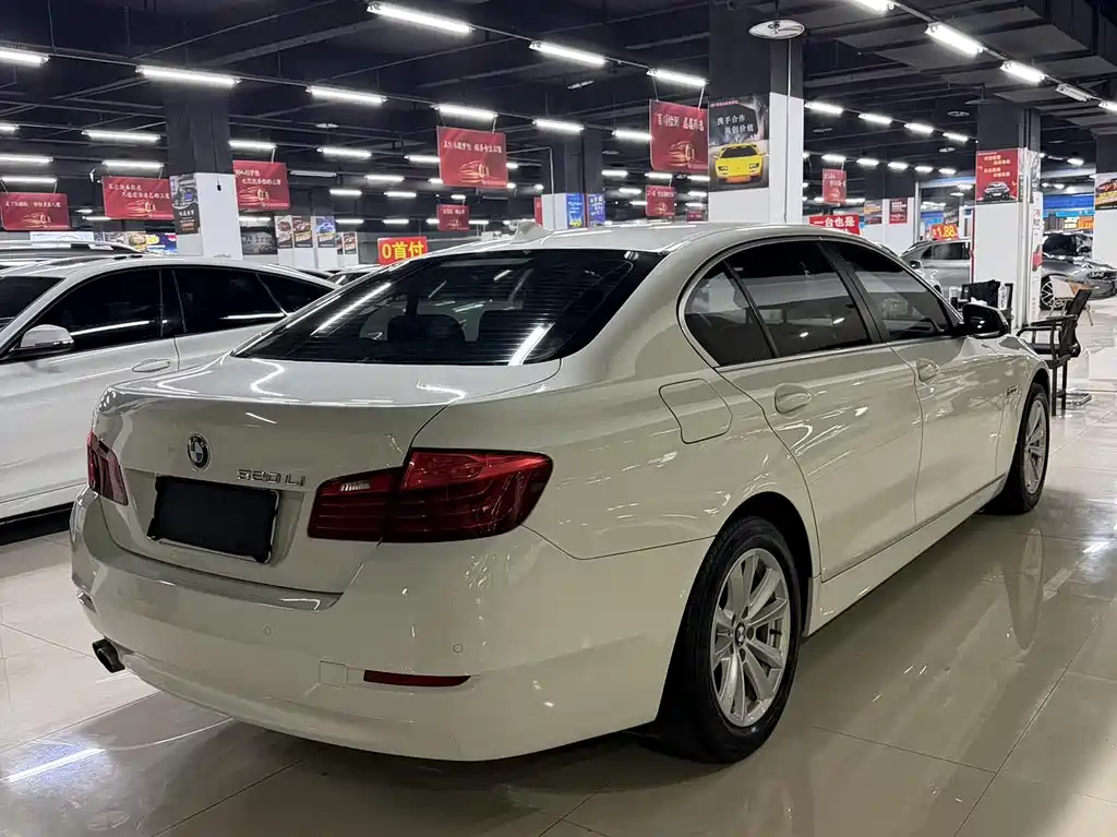 BMW 5 Series — миниатюра 7