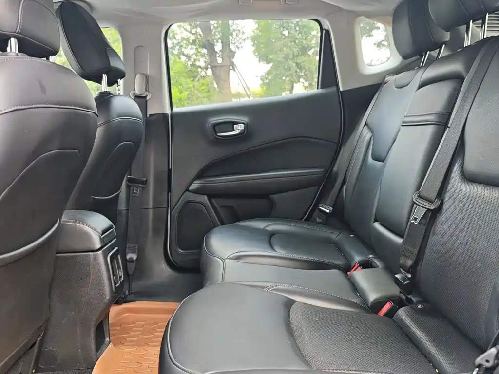 Jeep Compass — миниатюра 6
