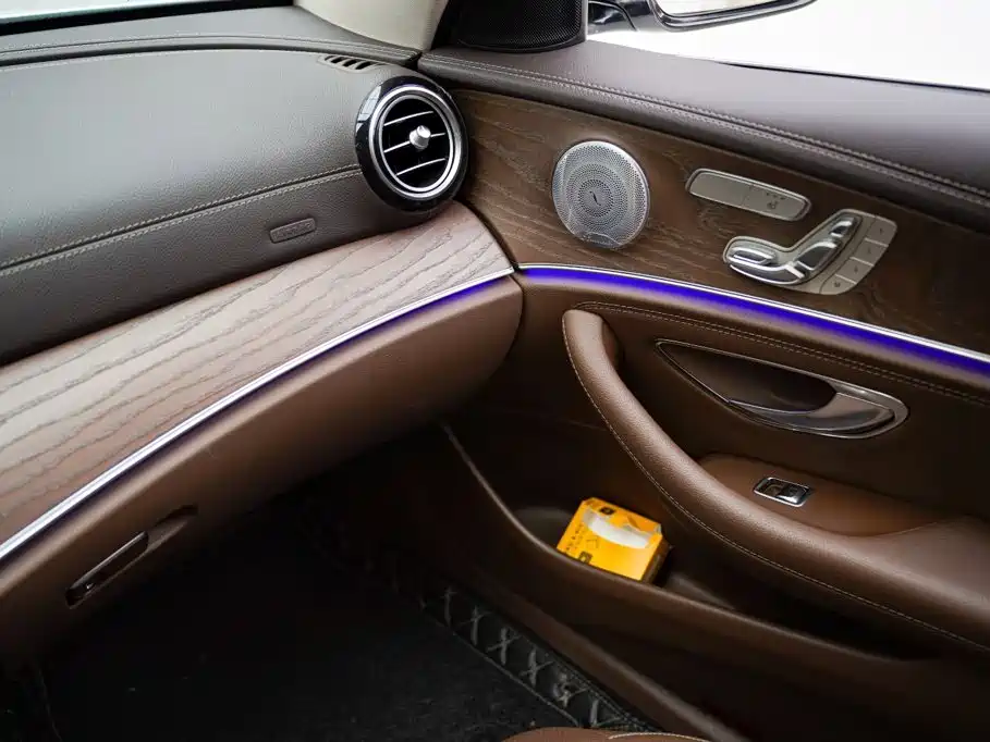 Mercedes-Benz E-Class — миниатюра 12