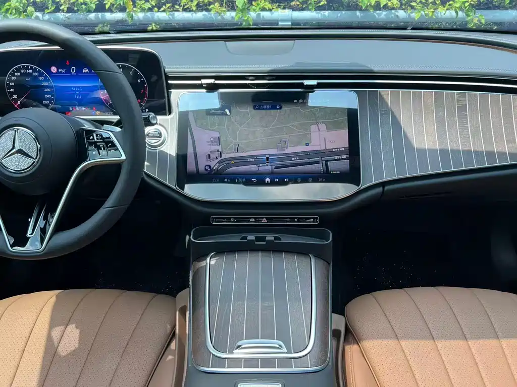 Mercedes-Benz E-Class — миниатюра 7
