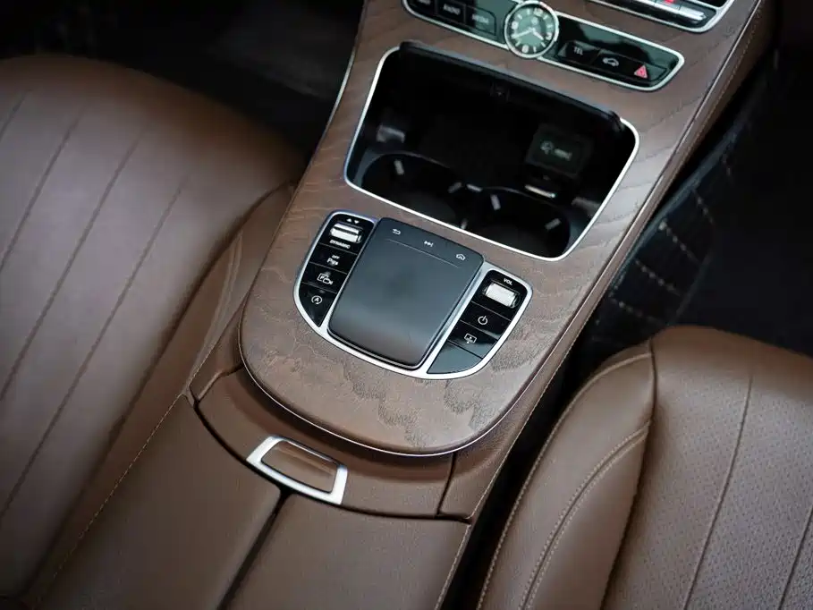 Mercedes-Benz E-Class — миниатюра 11