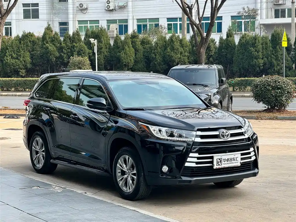 TOYOTA HIGHLANDER