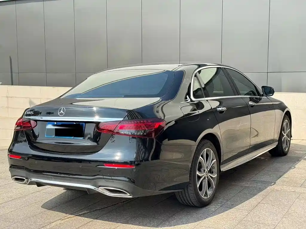 Mercedes-Benz E-Class — миниатюра 3