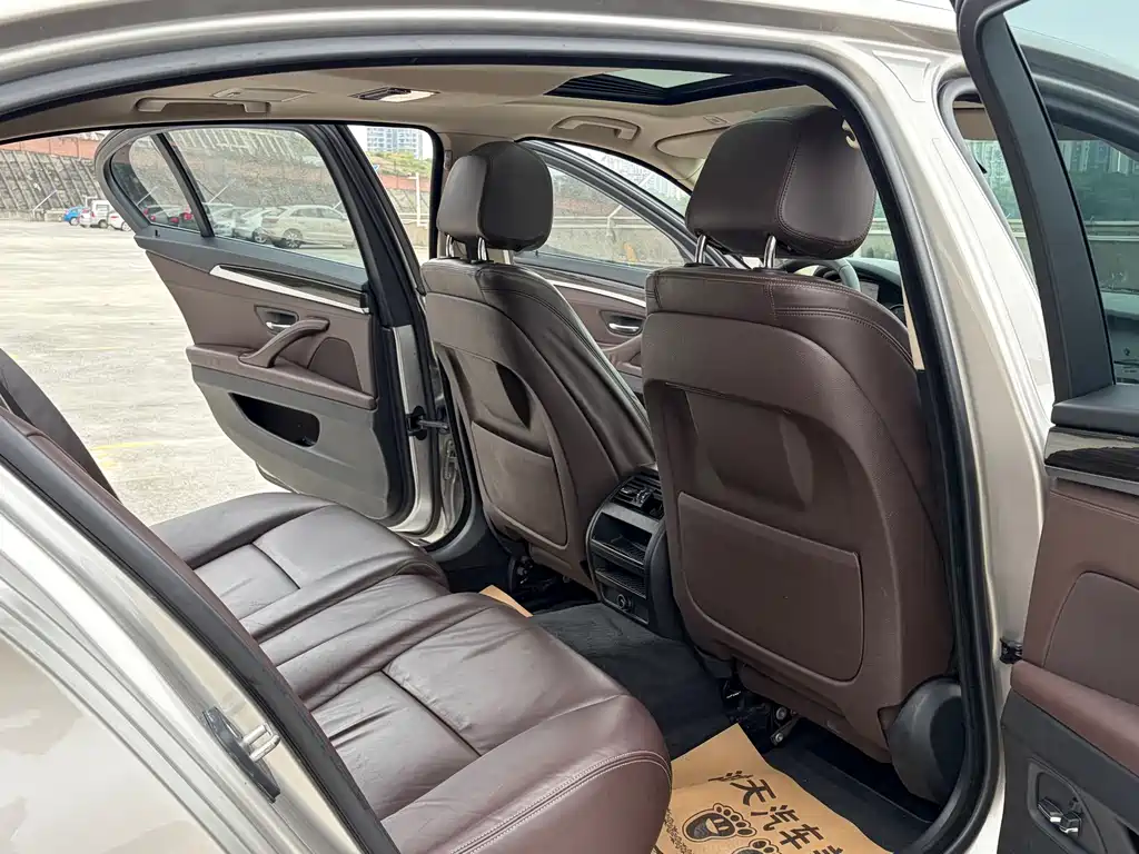 BMW 5 Series — миниатюра 11