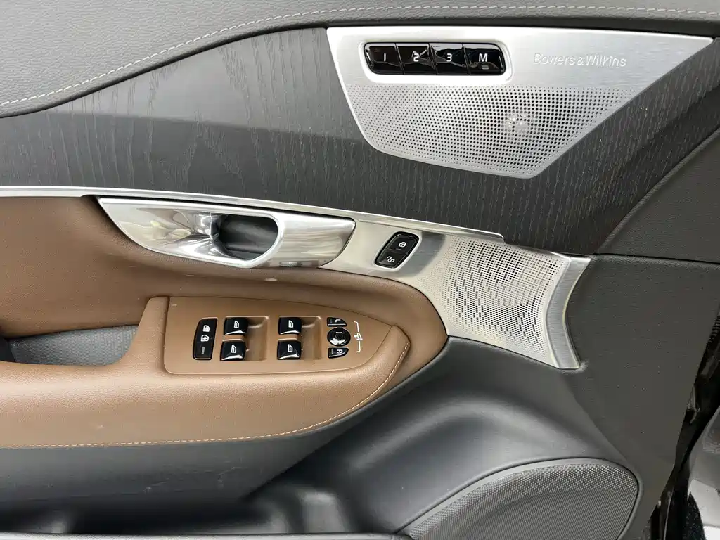 Volvo XC90 2022 B6 Luxury 7 мест