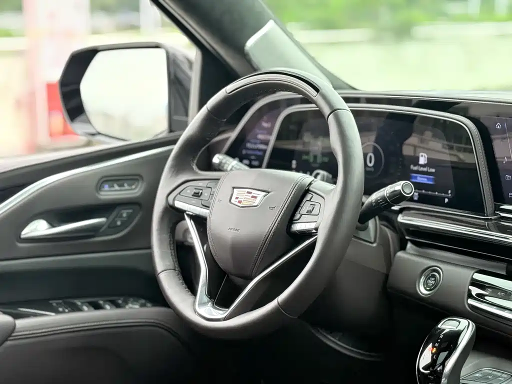 Cadillac Escalade — миниатюра 9