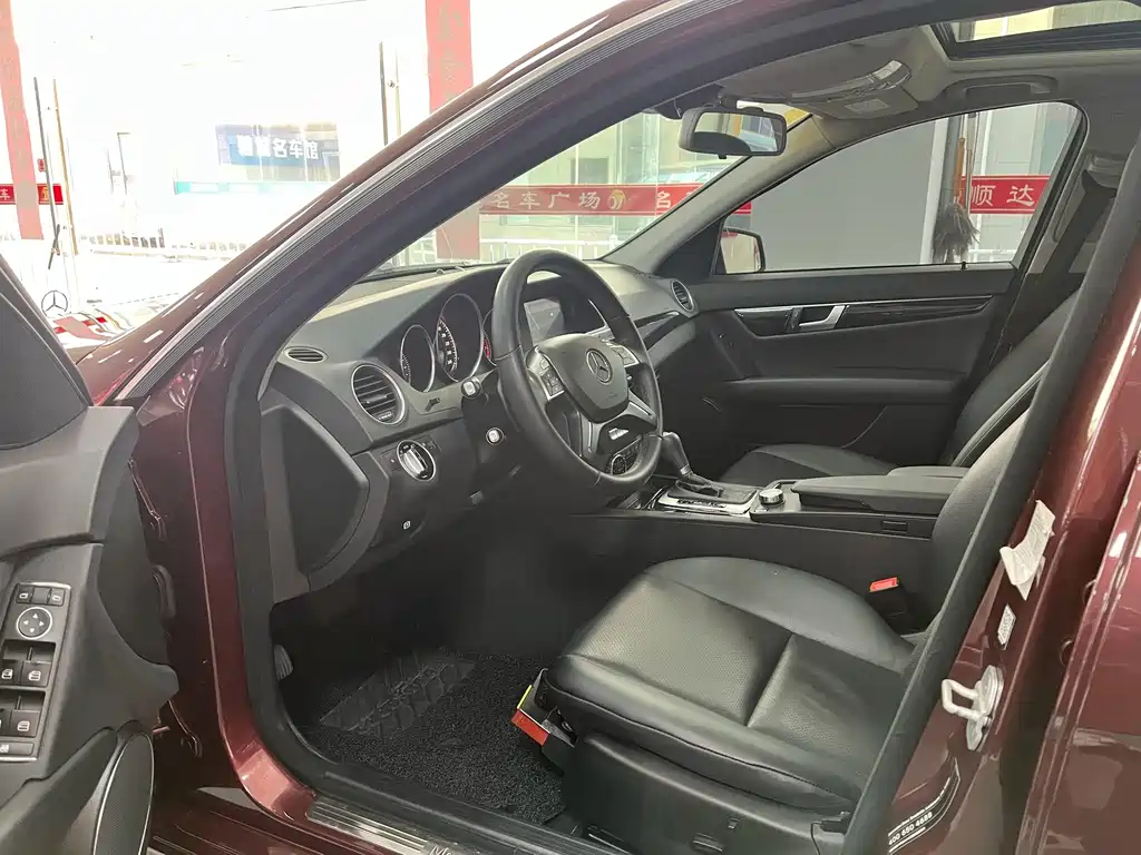 Mercedes-Benz C-Class — миниатюра 11