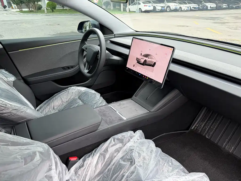 Tesla Model 3 — миниатюра 16