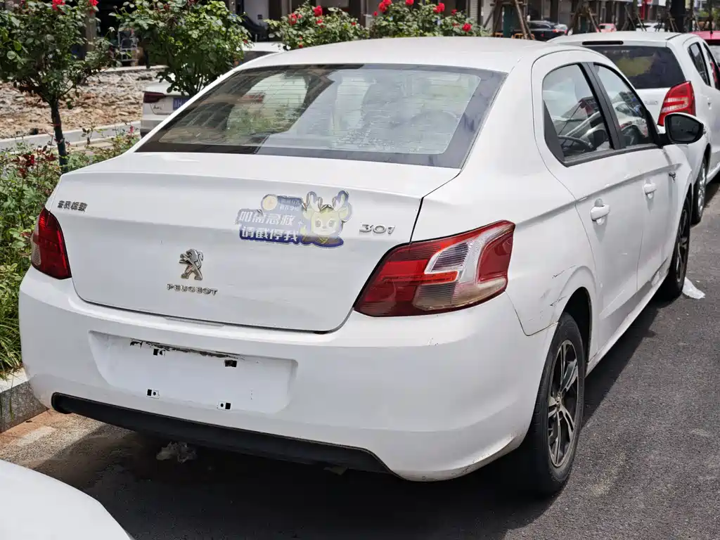 Peugeot 301 2014 1.6L MT Comfort